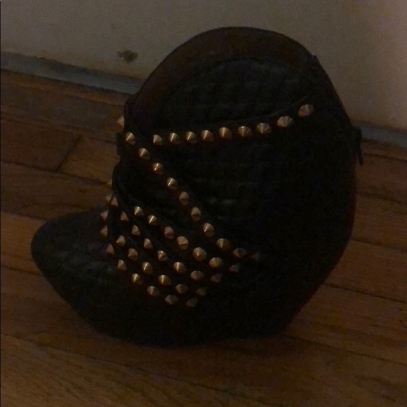 Shoes - Picture 3 of 6